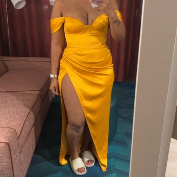 Miss Circle Zarah Yellow High Slit Corset Satin Dress - Picture 4 of 4